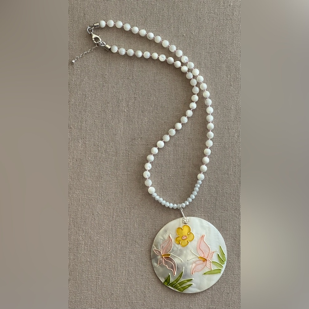 24 inch Mother of Pearl Necklace NWOT - Picture 2 of 16